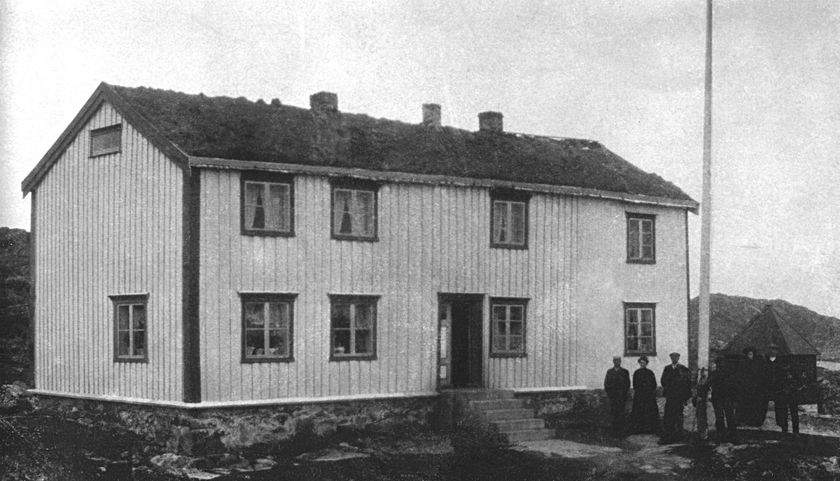 Et bilde fra første del av århundret, før 1923.  Den tid handelsmann Johan Kristian Mathisen var bosatt her.   BILDET ER LÅNT FRA BJØRN SKAUGE I ANLEDNING MIN HJEMMESIDE.
